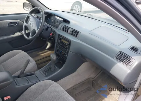 1997 Toyota Camry Ce/Le/Xle z USA, uszkodzony, nr VIN 4T1BG22K8VU820448